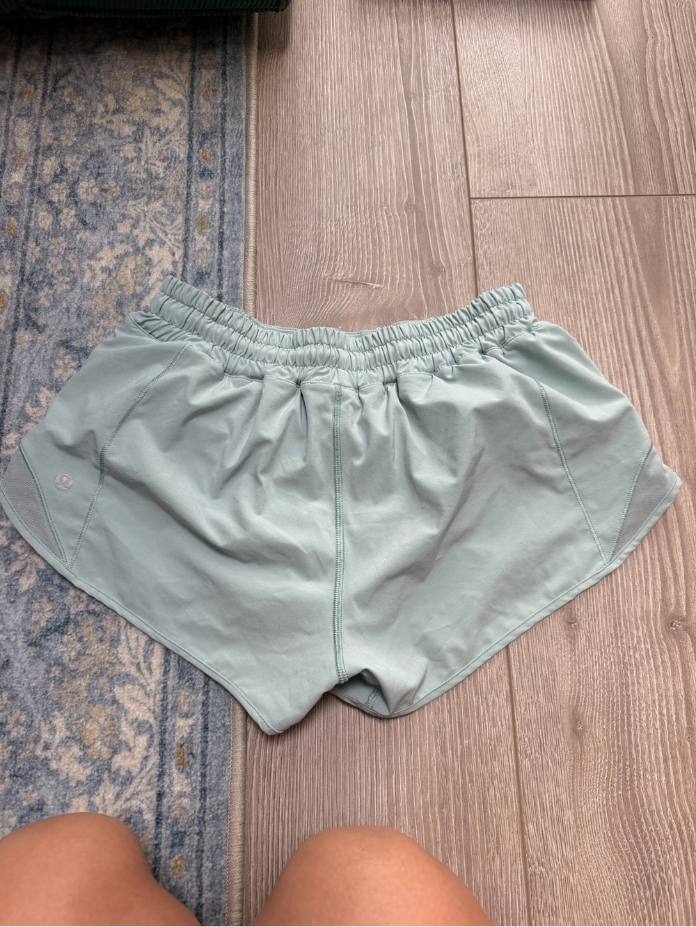 Lululemon Hotty Hot High-Rise Lined Short 2.5" Jade Grey athletic running TikTok - Picture 4 of 6